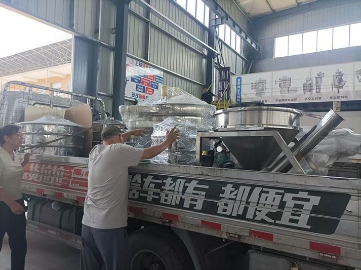 6月13日旋振篩、電磁給料機(jī)、螺旋輸送機(jī)發(fā)貨