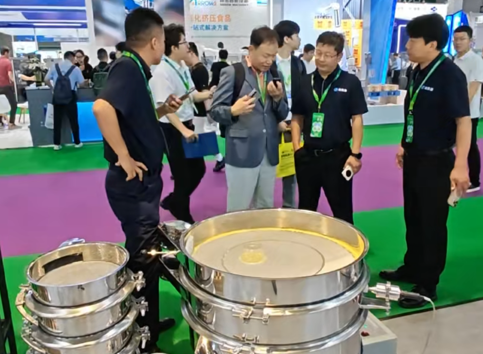 韓國(guó)思密達(dá)，現(xiàn)場(chǎng)咨詢超聲波篩機(jī) ?河南新斯曼，您身邊的篩分輸送無(wú)塵投料專家